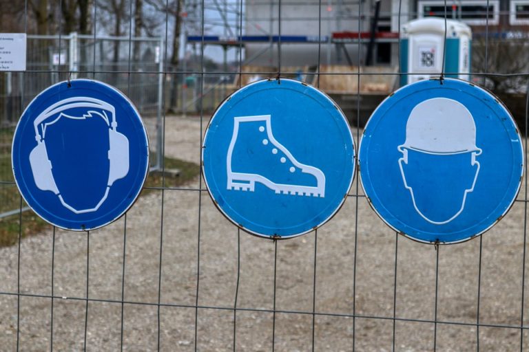Jaké postihy hrozí za nedodržení BOZP a další odpovědi na časté otázky