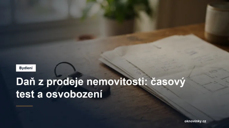 Klíče od bytu a daňové přiznání na stole
