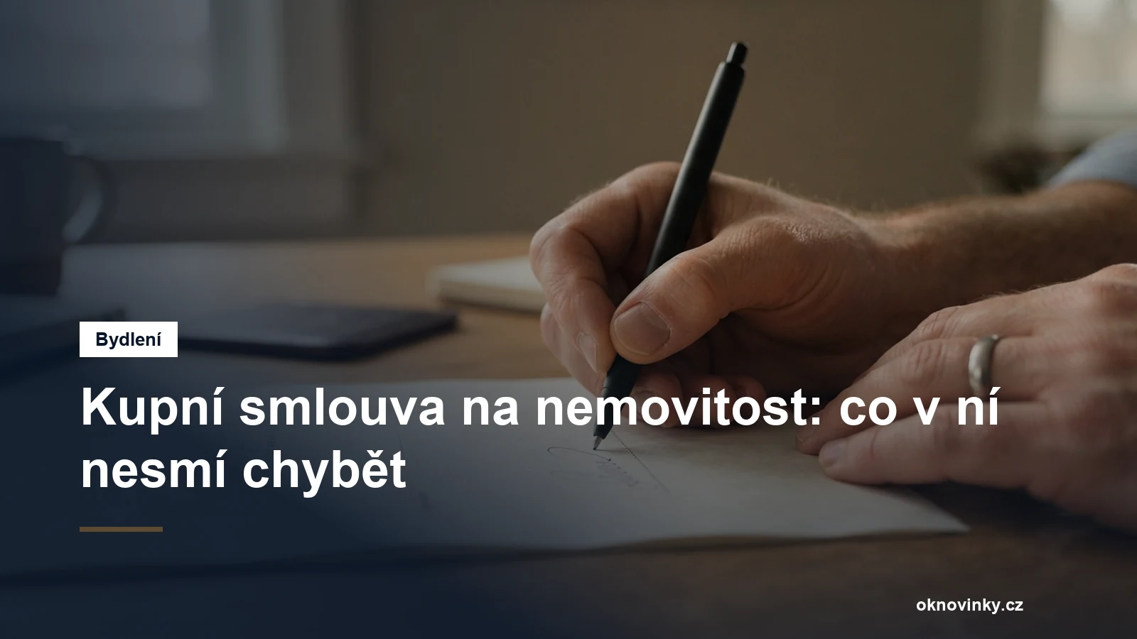 Podpis smlouvy perem na stole